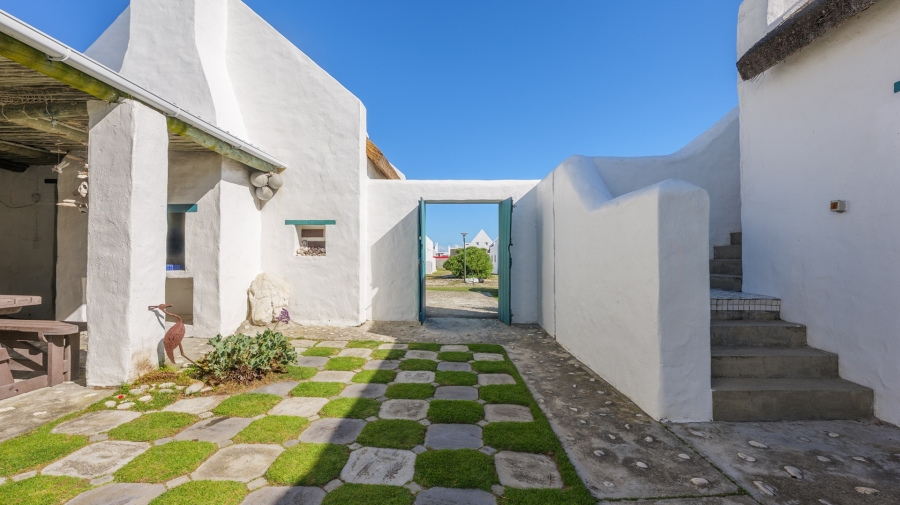 4 Bedroom Property for Sale in Struisbaai Western Cape